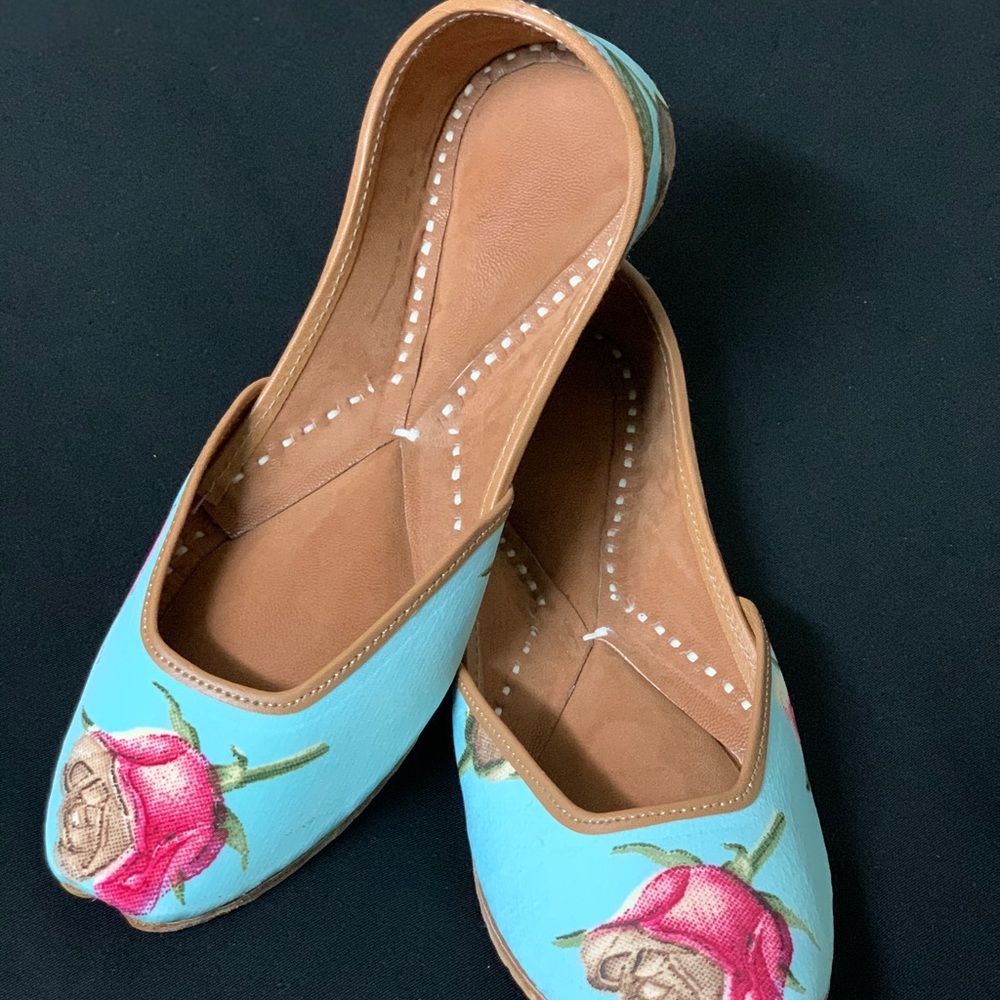 Turquoise Jutti w/ Red Rose - Picture 2 of 2